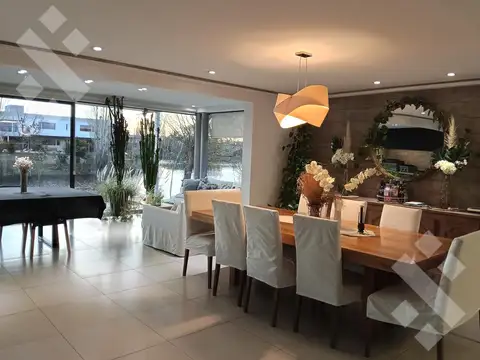Casa en Alquiler en Neuquen, USD 7.000