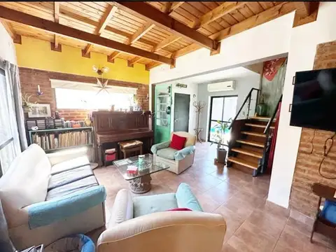 Casa en Venta con 2 cocheras