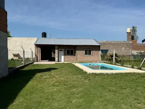 Casa en barrio los pinos 2