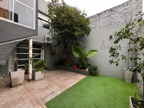 Casa 6 ambientes con 2 baños