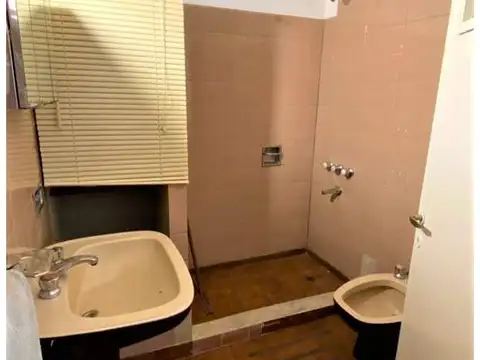 CHALET 4 AMBIENTES SOBRE AVENIDA - LOTE 10 X 26 MTS