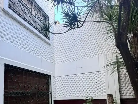 Casa 6 ambientes con 4 baños