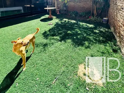 Casa 10 ambientes con 2 baños