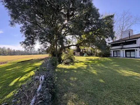 Casa en Venta con 4 cocheras