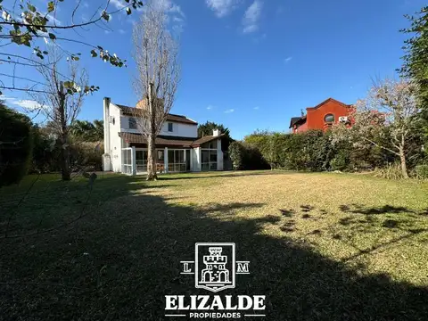 Casa 5 ambientes con 2 baños