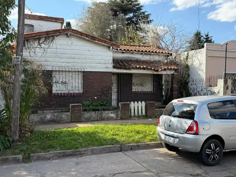 LOTE  DE 10 X 28 CON CASA A REFACCIONAR O DEMOLER