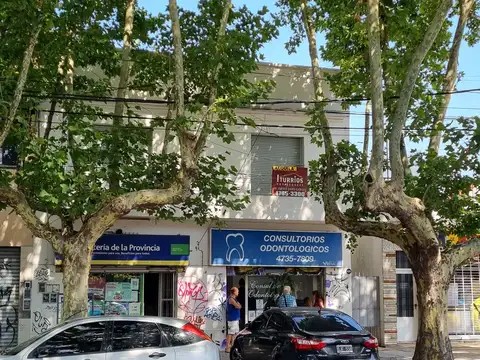 Amplio local en Excelente ubicación sobre Av. de Mayo 647