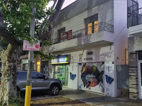 Amplio local en Excelente ubicación sobre Av. de Mayo 647