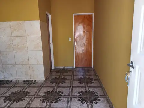 Departamento en Alquiler en Isidro Casanova, $ 350.000