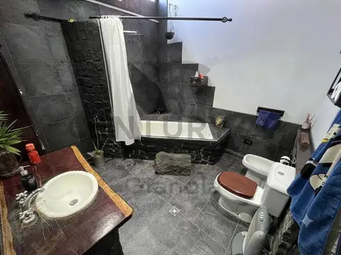 Casa 4 Ambientes con Gran Jardín