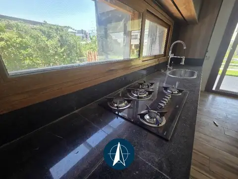 Casa en venta  en Castaños, Nordelta, 3 dormitorios  y escritorio con vista al lago