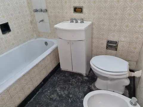 Depto Tipo Casa en Venta 60 años