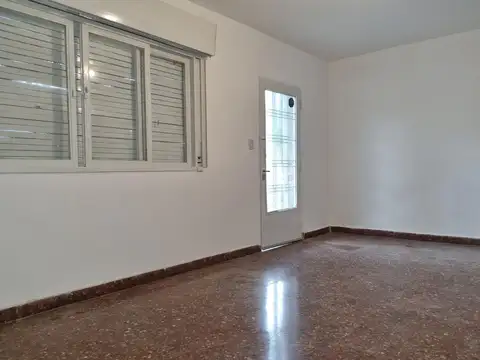 PH antiguo 4 ambientes 2 Bños Ptio cubierto Entr auto PB Fte