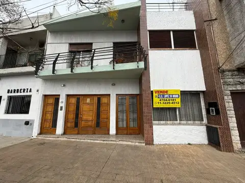 CASA 4 AMB CON SALON, GARAGE CUBIERTO, PATIO, LAVADERO CUBIERTO, TERRAZA Y FONDO LIBRE