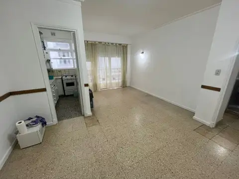 ALQUILER 24 MESES DEPARTAMENTO DE 2 AMBIENTES AL LATERAL, PLAZA COLÓN