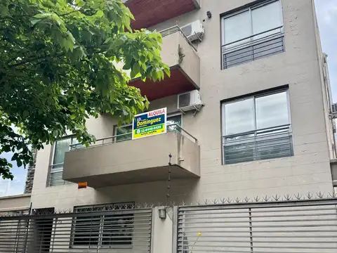 Departamento en alquiler en Munro-Este  Frente.2 ambientes. Cocina integrada con living comedor. Baño completo. Balcon Cochera y Baulera     EL EDIFICIO NO PERMITE MASCOTAS