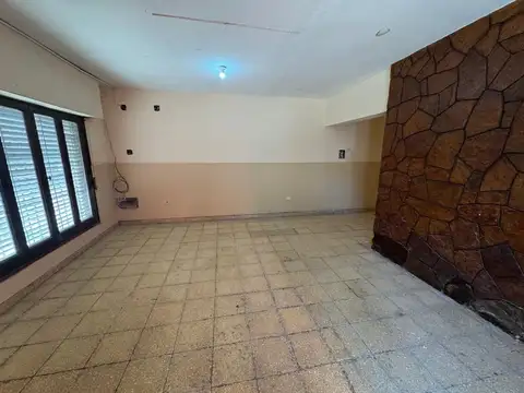 Casa 6 ambientes con 2 baños