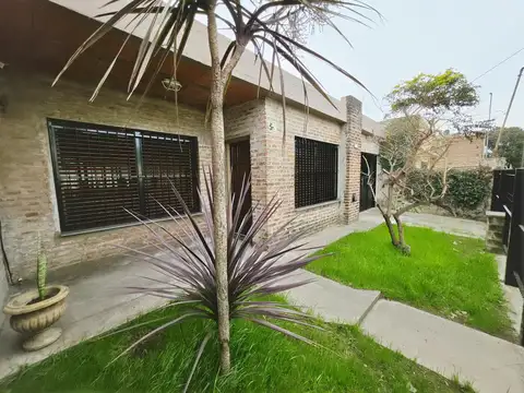 Alquiler Casa 3 ambientes en Villa Ballester con patio y cochera