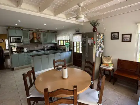 Casa 7 ambientes con 3 baños