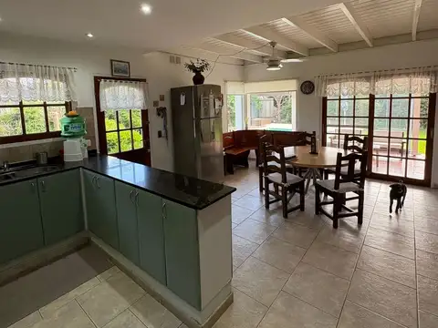 Casa en Venta con 4 cocheras