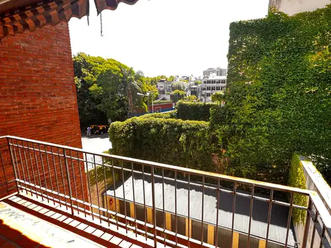 Semipiso 4 Ambientes, Cochera Fija, baulera, SUITE dos baños completos, balcón aterrazado