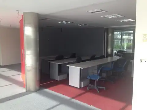 Oficina en Alquiler con 6 cocheras