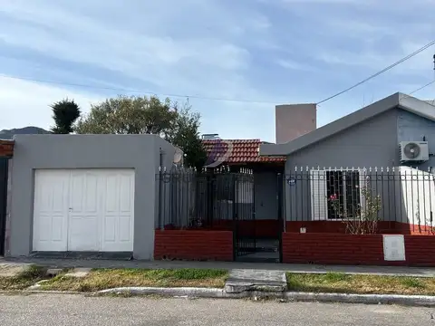 VENTA Casa 3 dormitorios. Bº 125 viv.