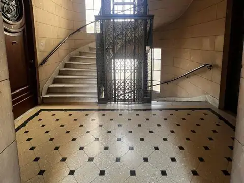 Encantador Depto 5 AMB en edificio Histórico – Balvanera