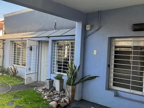 VENTA CASA AMERICANA EN LOTE DE 10 X 40 .ITUZAINGO NORTE  