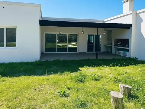 Casa 4 ambientes con 4 baños