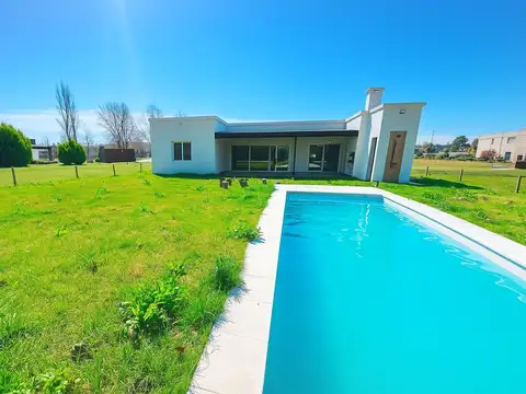 Casa en venta 4 ambientes en cardales