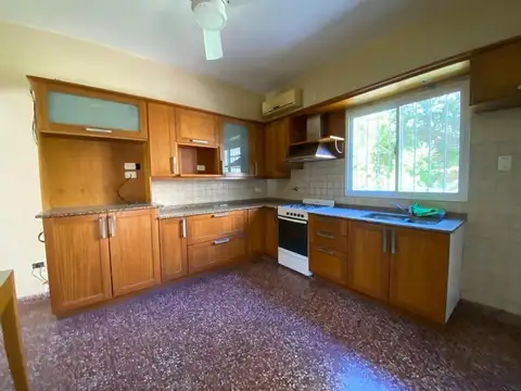 Casa 4 ambientes con 3 baños