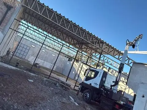 GALPON A ESTRENAR SOBRE RUTA AO12, A METROS DE RUTA 9