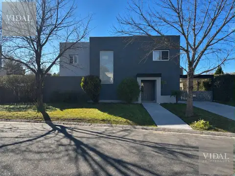 Casa en Alquiler de 3 dormitorios