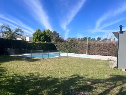 Casa 5 ambientes con 4 baños