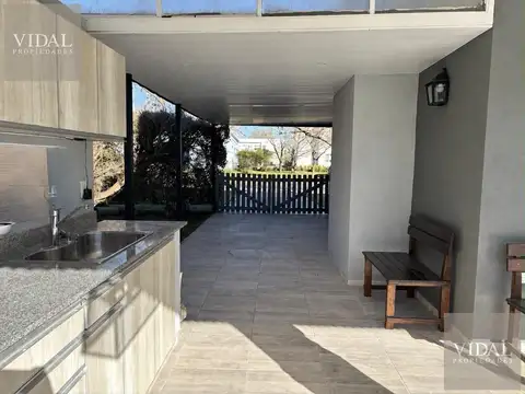 Casa 5 ambientes con 4 baños
