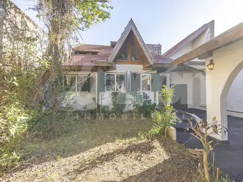 Casa en Venta con 2 cocheras