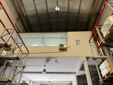 Galpon en Alquiler 10  mts Frente