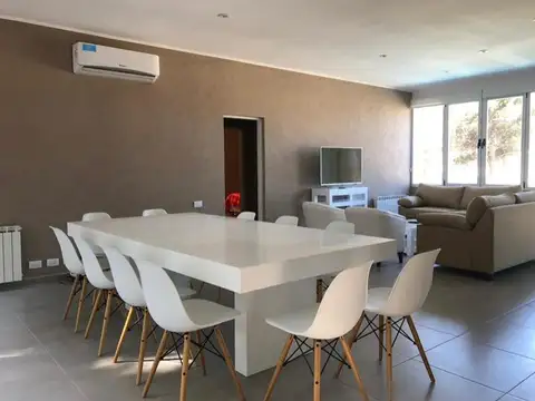 Casa en Alquiler Temporal en Barrio Cerrado Costa Esmeralda, USD 3.800