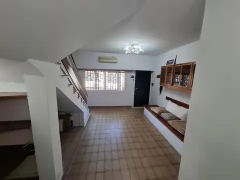 Depto Tipo Casa en Venta 40 años