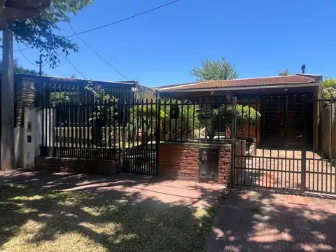 CASA EN VENTA 3 DORMITORIOS CON COCHERA LA FLORIDA