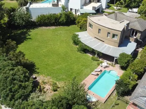 VENTA  Casa Imponente. Abril Club de Campo, Hudson, GBA.