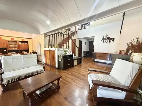 Chalet 5 ambientes en excelente estado y ubicación.