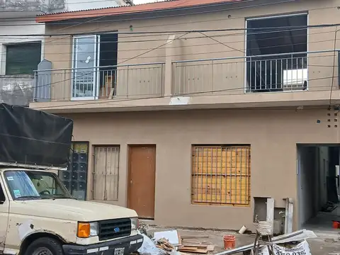 Venta monoambiente con balcón y patio propio 7 m2