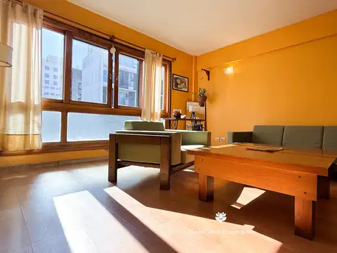 SEMI PISO AL FRENTE - 2 DORM + ESCRITORIO - COCHERA - APTO BANCO - USD 105.000