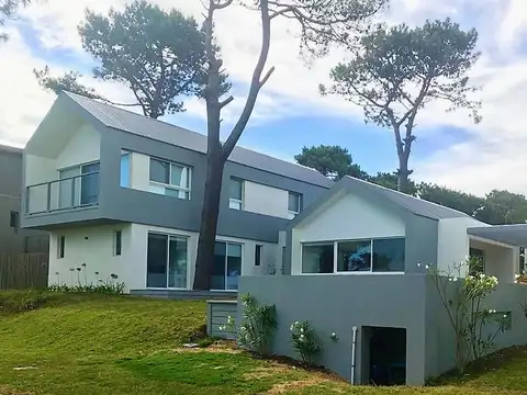 Pinar del Faro , José Ignacio, Casa ADOLFINA