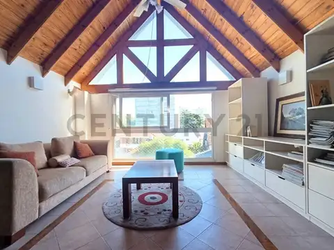 Venta Casa de tres pisos con piscina en Barrio Parque los Intendentes, Villa Martelli