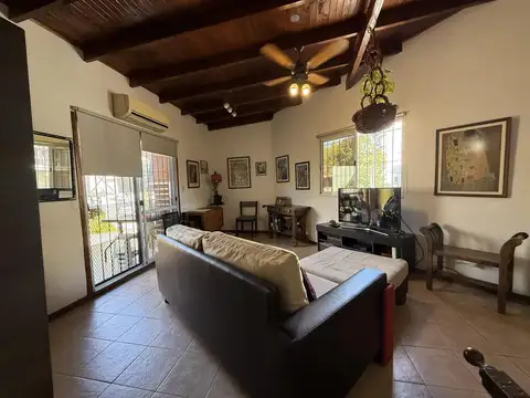 CASA  MONTE CASTRO - LOTE PROPIO -  ESCUCHO OFERTAS 