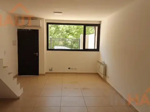 Depto Tipo Casa 5 ambientes con 1 baño