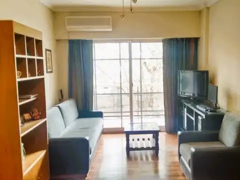 Lindo y amplio departamento 3 ambientes c/balcon. COCHERA